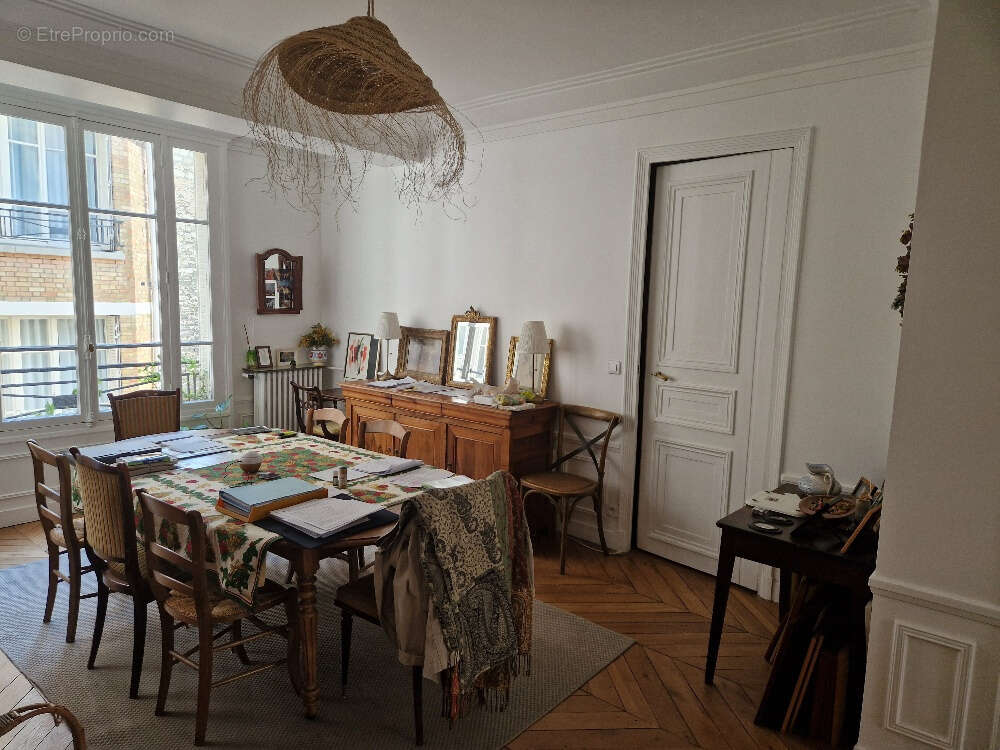 Appartement à PARIS-17E