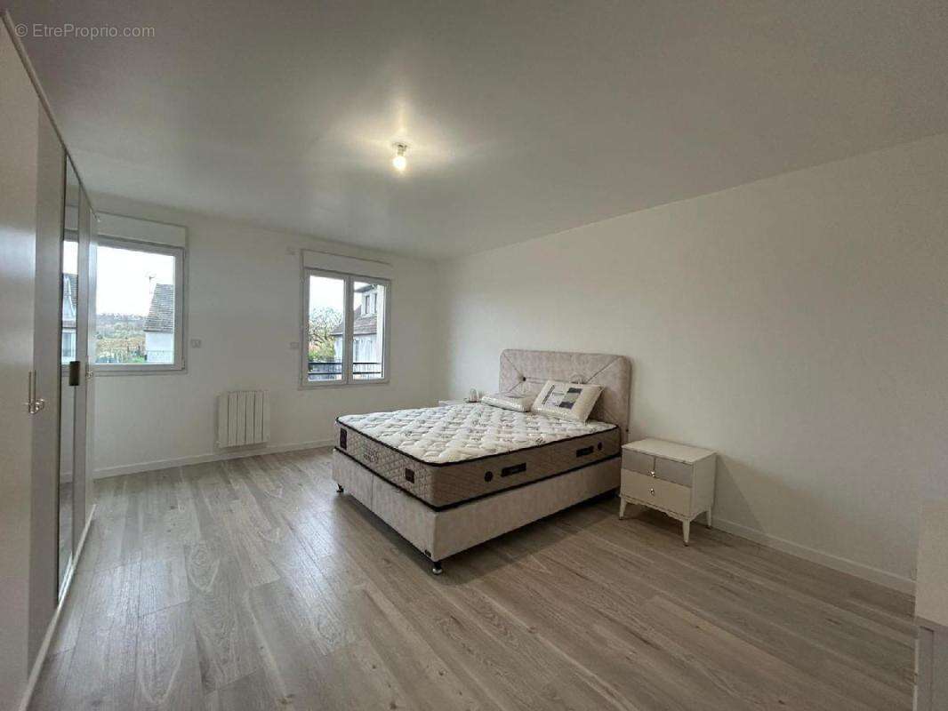 Maison à VILLENEUVE-SAINT-GERMAIN