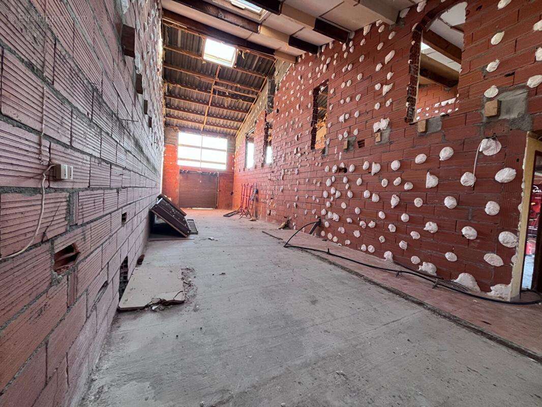 Maison avec vue sur le port de 300 m² avec permis accordé pour divers projets, gros travaux et gros potentiel - photo 12