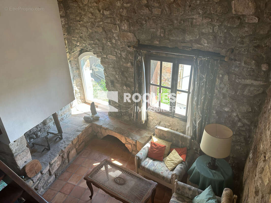 Rare, Maison de village de caractère, à 6 klm de Lodeve, 94 m2 habitables avec terrasse, au calme . - photo 4