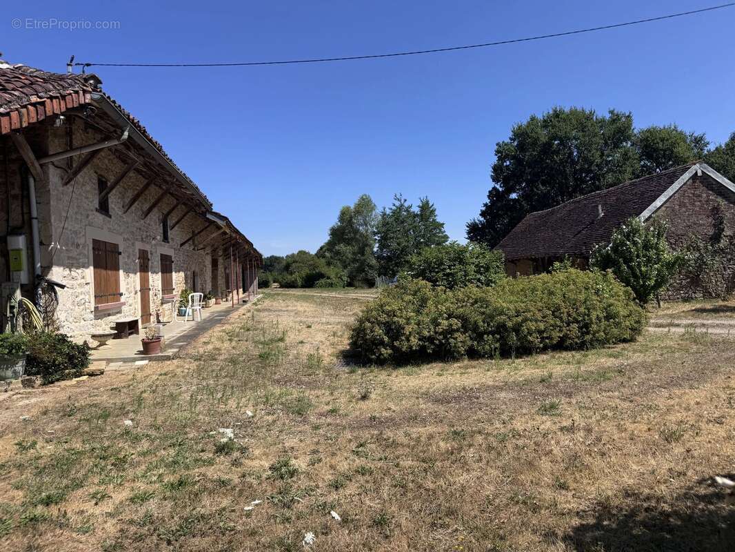 Ferme bressane de caractère sur près de 2,7 hectares – Un véritable havre de paix aux portes de Louhans - photo 6