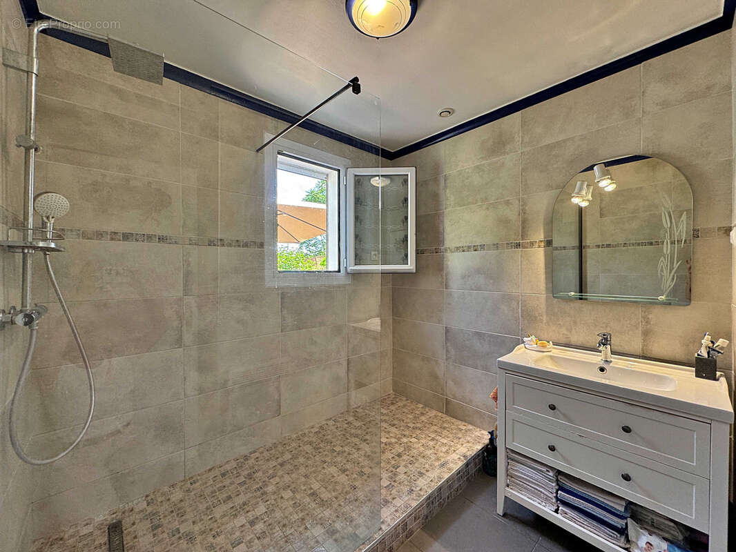 Maison à SAINT-CLAIR-DE-LA-TOUR