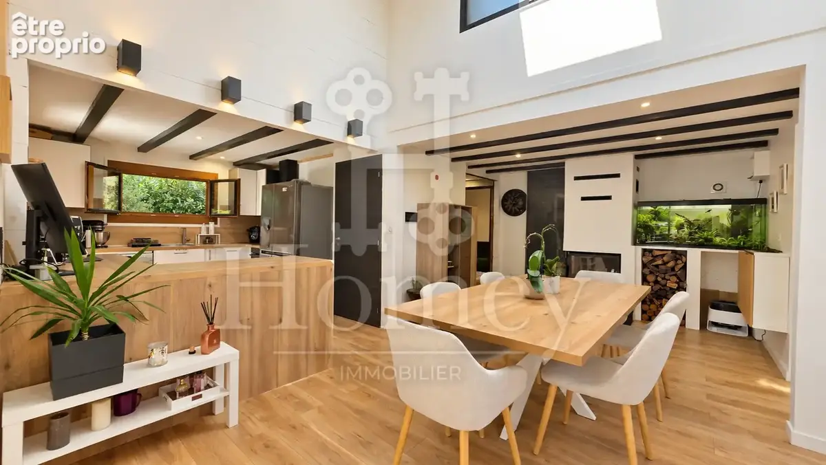 FILLINGES - Véritable Chalet en Madriers - Piscine Chauffée - Forêt Privative de 1200m2 - 10min Frontière Suis - photo 8