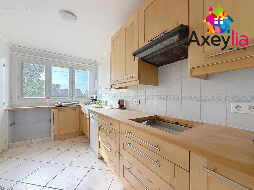 A vendre - roanne proche centre ville - appartement t3 avec balcon, cave et stationnements - photo 3