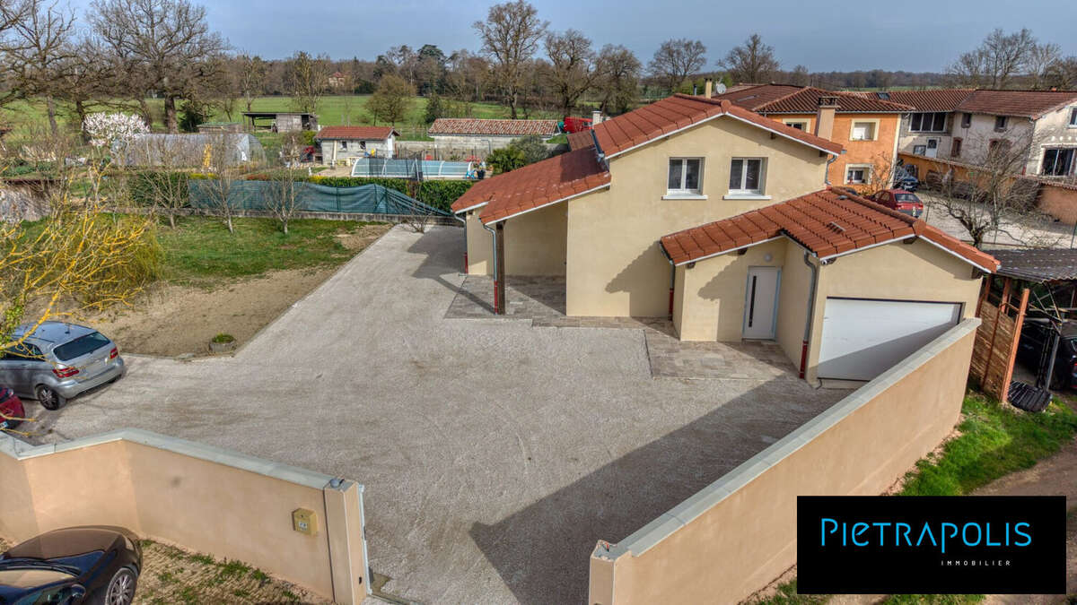 Maison 115 m² à Saint-Nizier-Le-Desert  - photo 2
