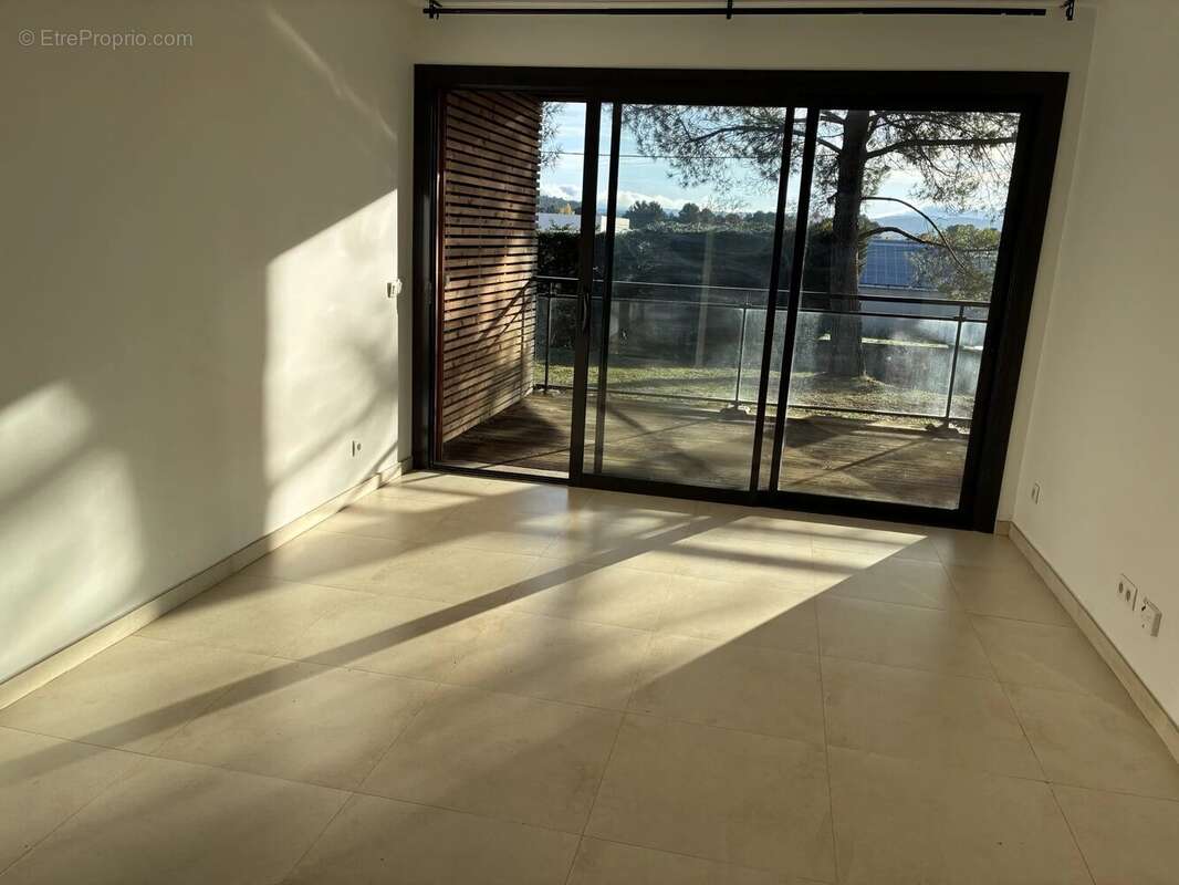 Appartement à VENELLES