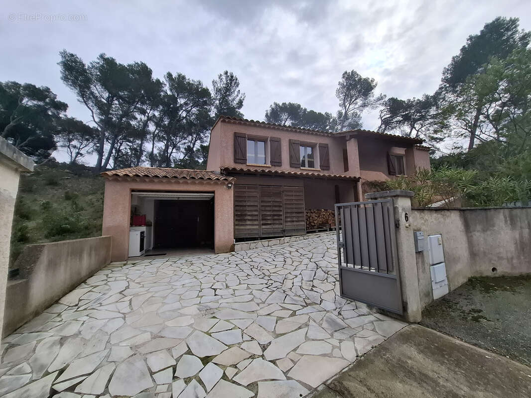 Maison à SAINT-ETIENNE-DU-GRES