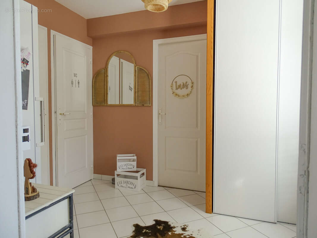 Maison à LA CHAPELLE-MONTMARTIN