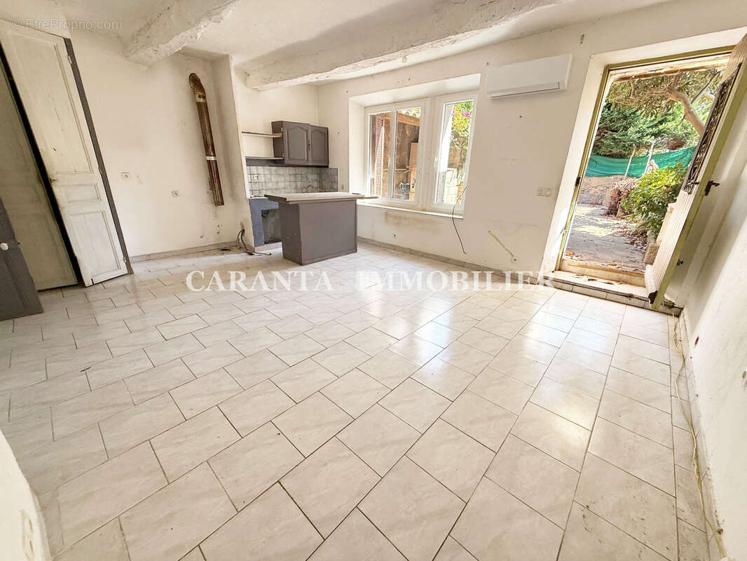 Vente Maison de village 5 pièces plan de la tour avec jardin composée de 2 appartements - photo 14