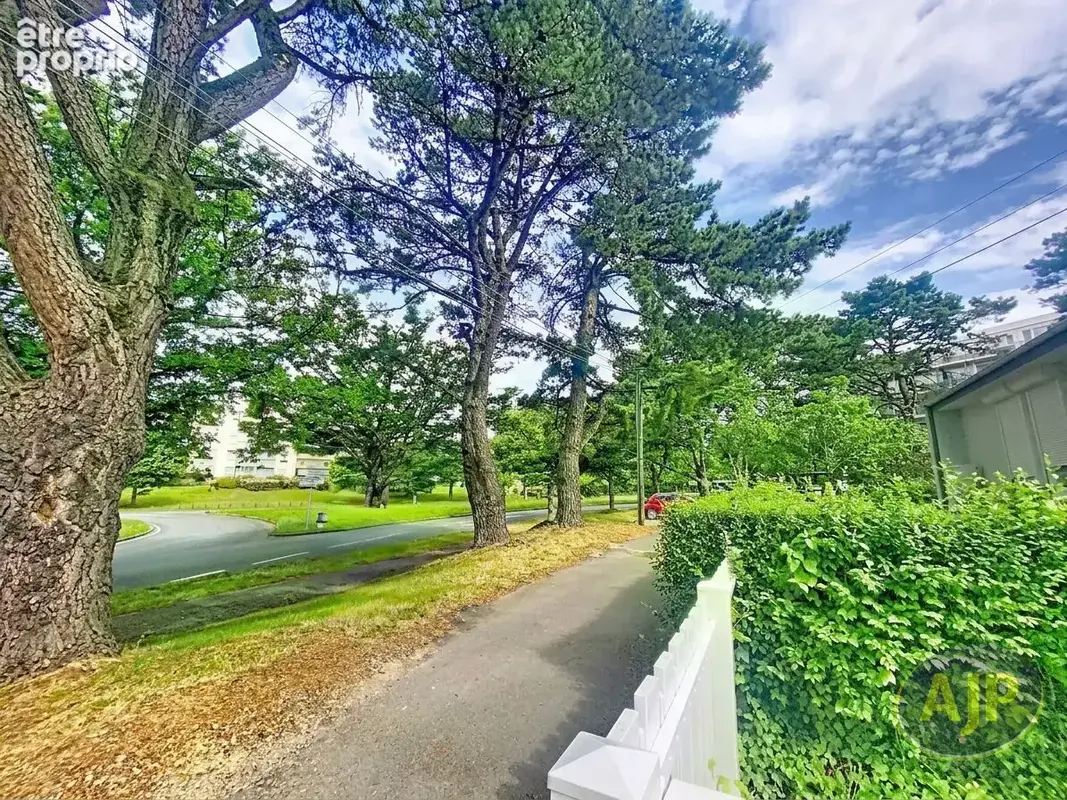 Bâtonnier Cholet : Maison de Plain-Pied avec Jardin - photo 2