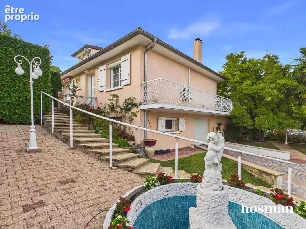Saint-Bonnet-de-Mure — Maison familiale d'exception avec ascenseur privé & prestations haut de gamme - photo 1