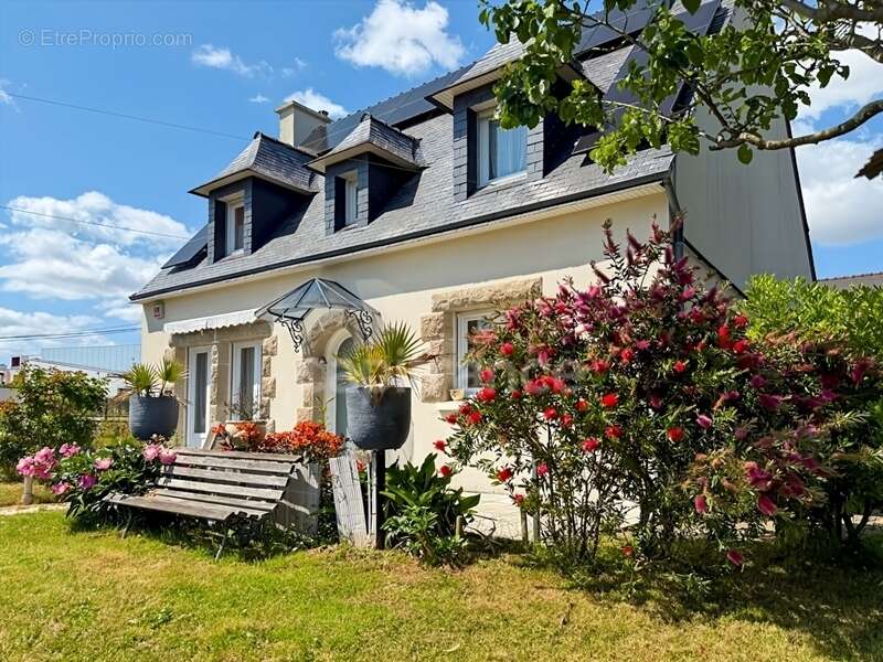 Maison à LE RELECQ-KERHUON