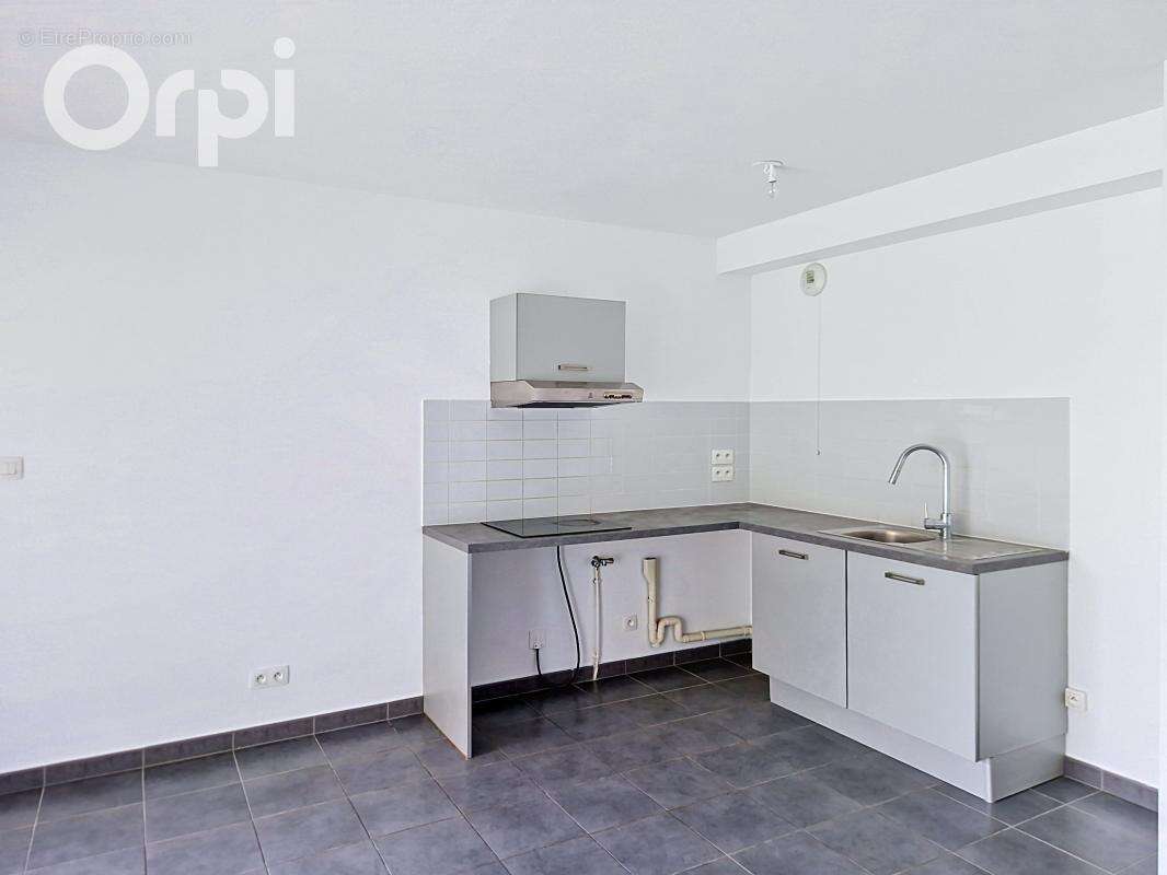 Appartement à ETREMBIERES