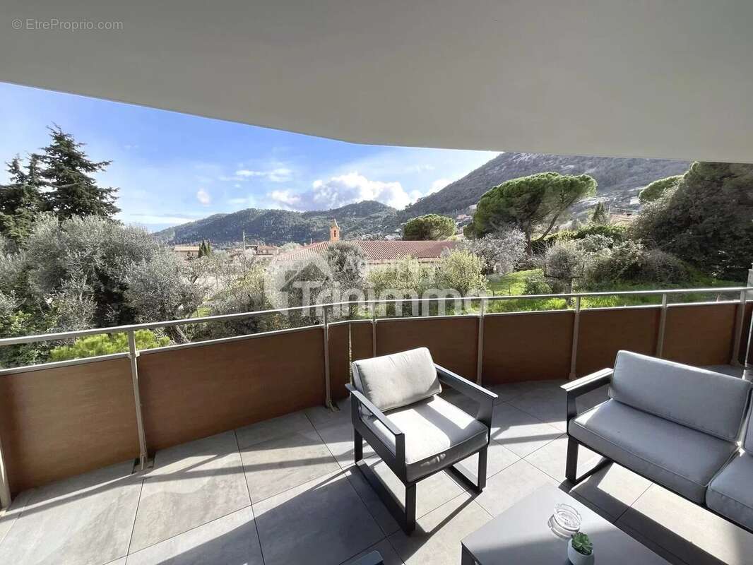 Appartement à CHATEAUNEUF-VILLEVIEILLE