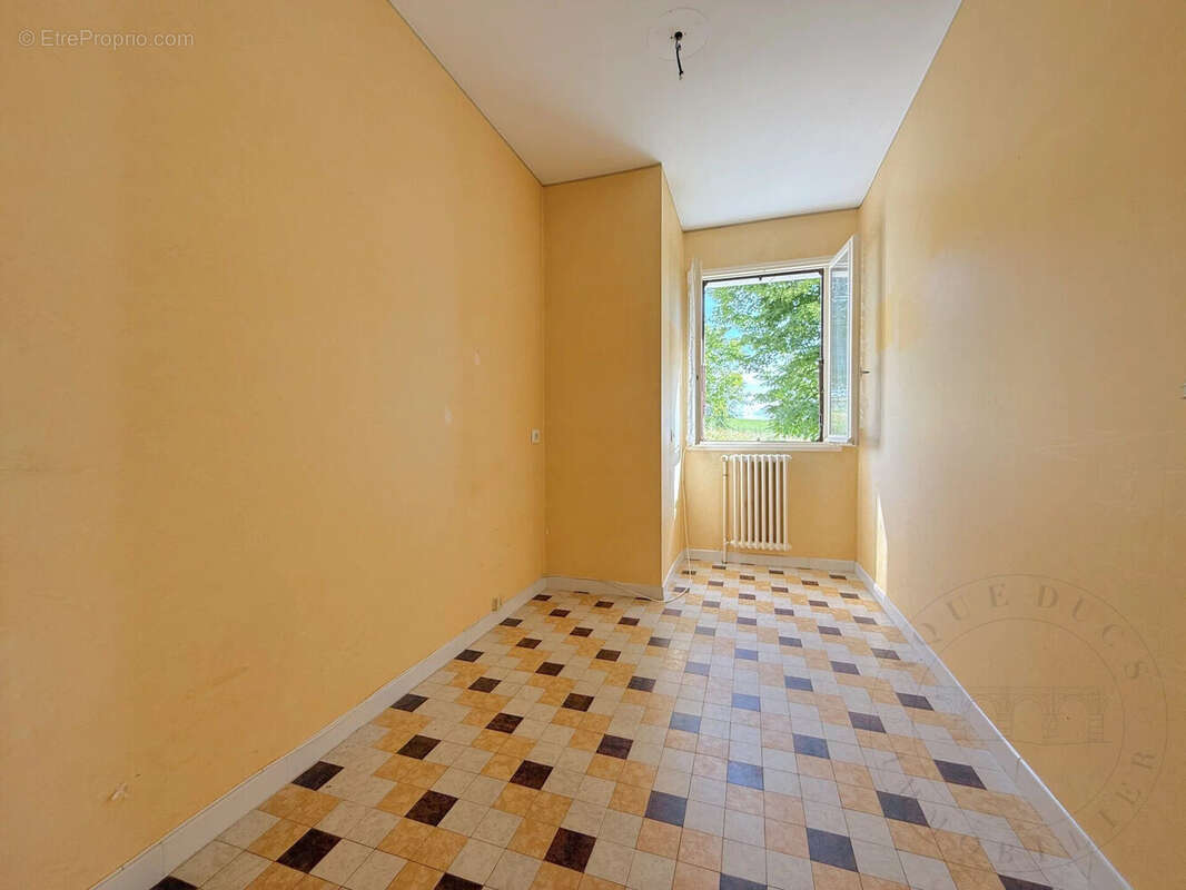 Maison 200 m² à Pollionnay  - photo 9