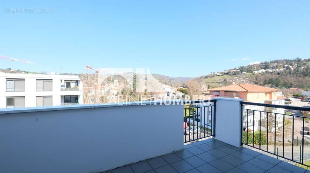 Appartement à SAINT-PRIEST-EN-JAREZ