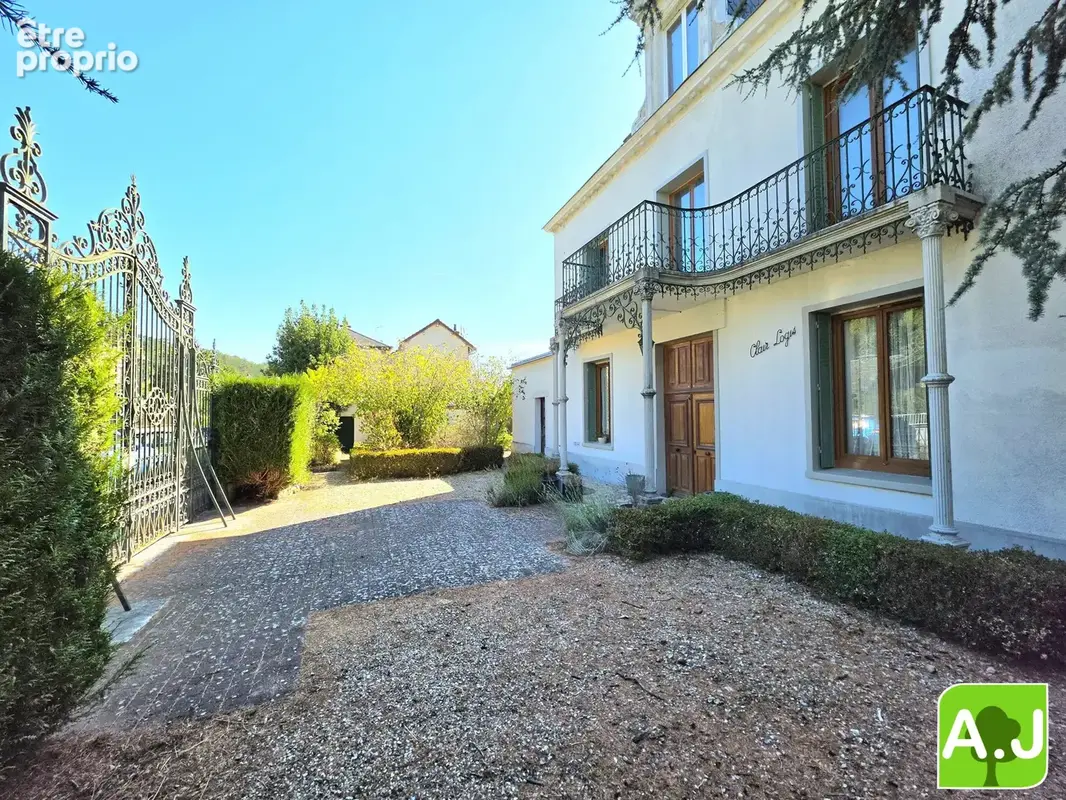 Maison 8 pièces 165 m² à vendre à Ezy-Sur-Eure (27530) - photo 2