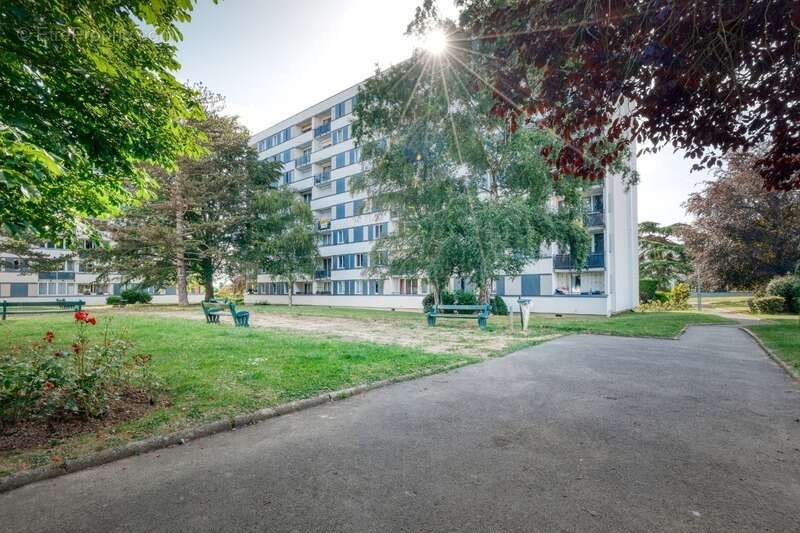Appartement à LES CLAYES-SOUS-BOIS