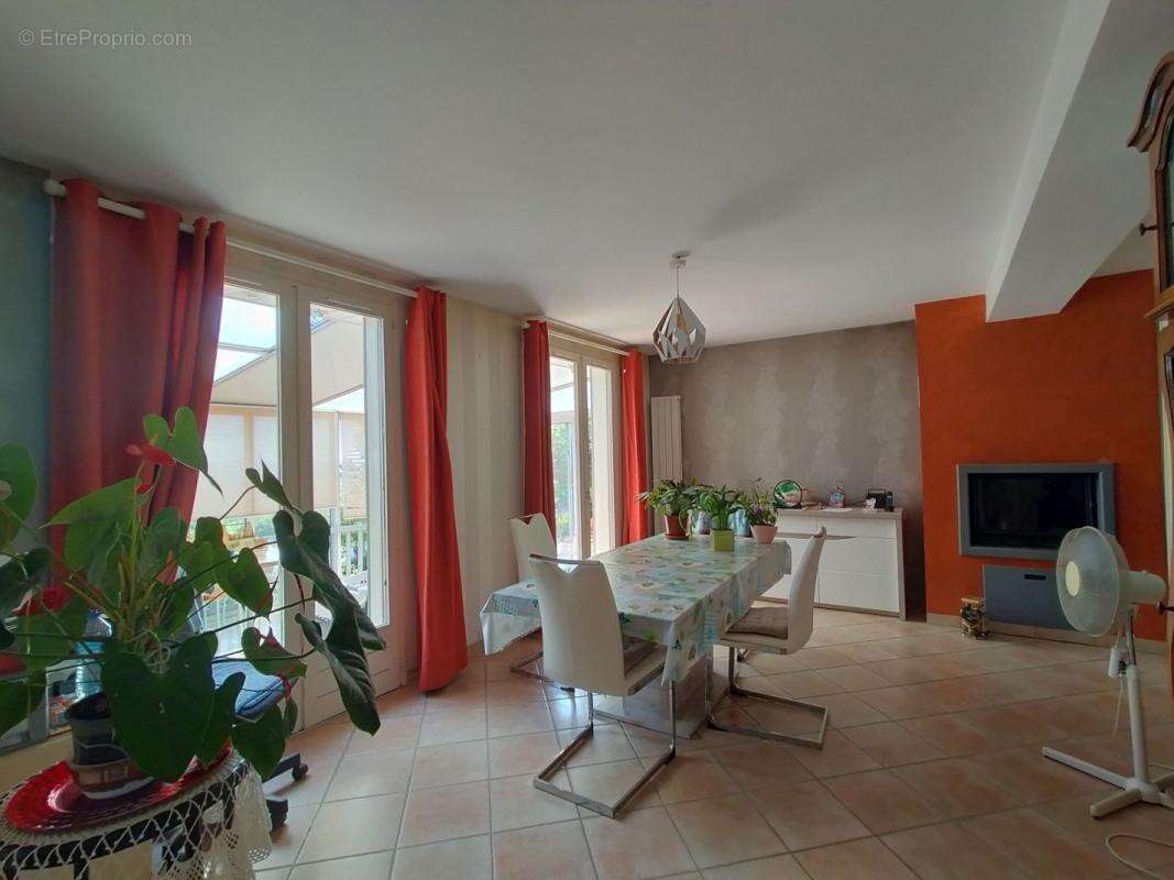 Maison 90 m² à Crennes-Sur-Fraubee  - photo 4