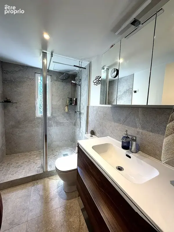 Villa 6 pièces de 132m2 avec jardin dans domaine fermé avec piscine au calme absolu. - photo 12