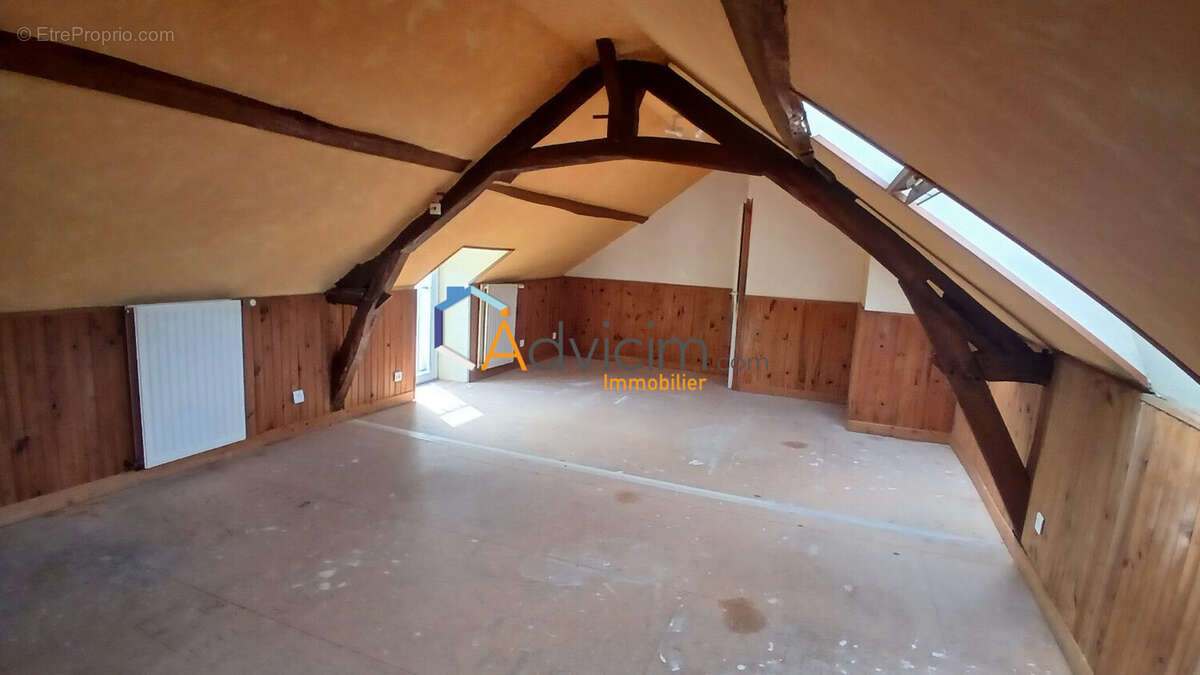 chambre 4  - Maison à CHARENTON-DU-CHER