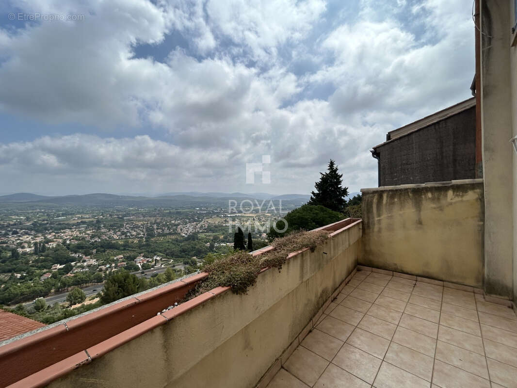 Solliès-Ville T4 + Terrasses Vue panoramique - photo 6