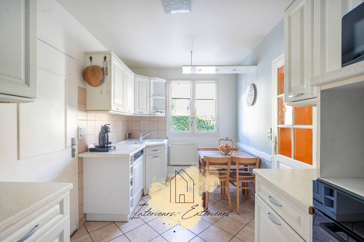 Maison à JOUY-LE-MOUTIER