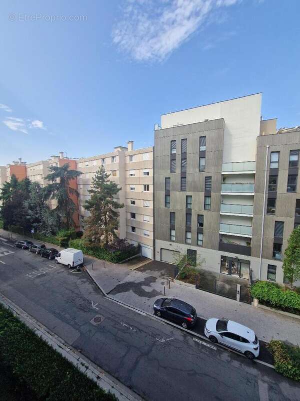   - Appartement à VILLEURBANNE