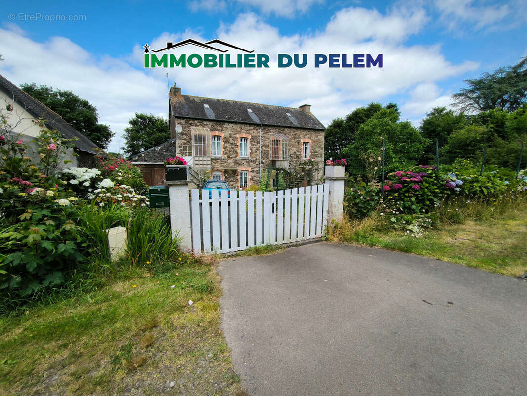Maison à LOCARN