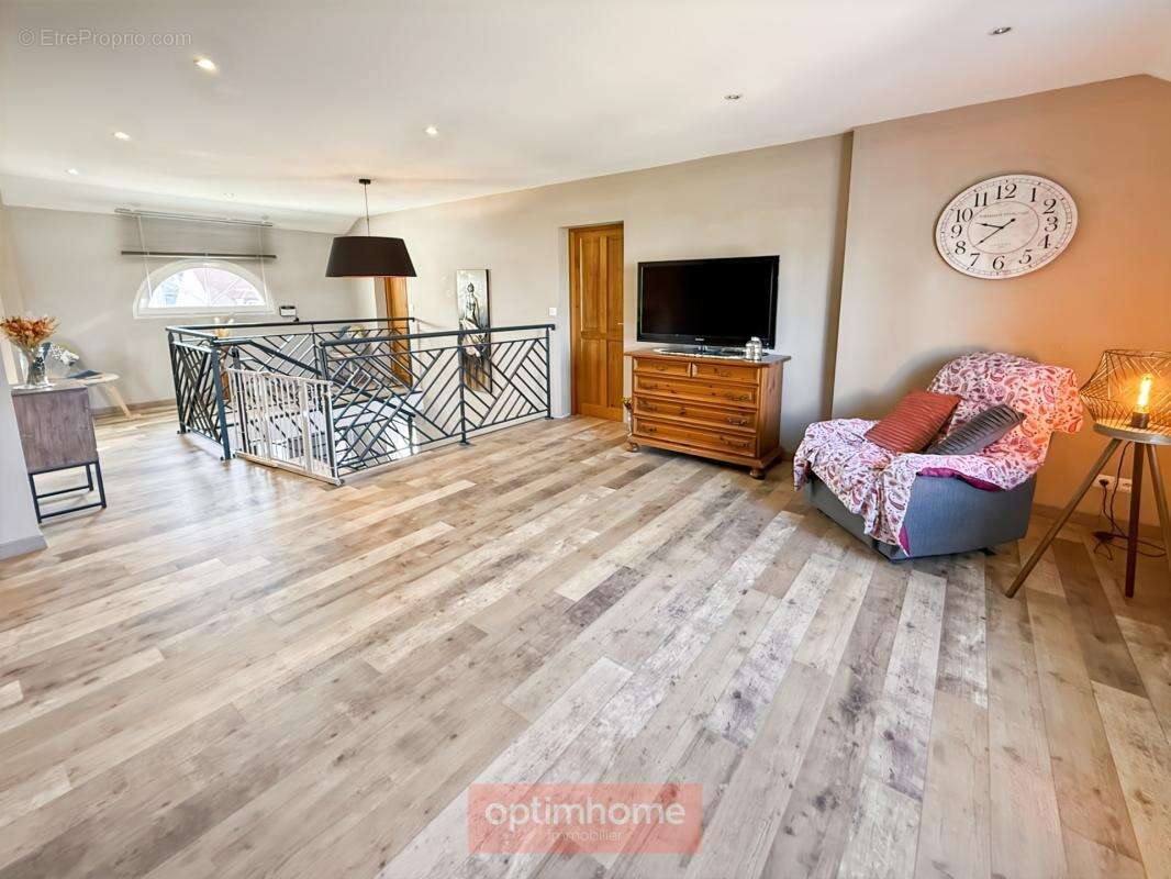 Margny-lès-compiègne – propriété contemporaine de 260 m² avec dépendance de plus de 170 m² - photo 16