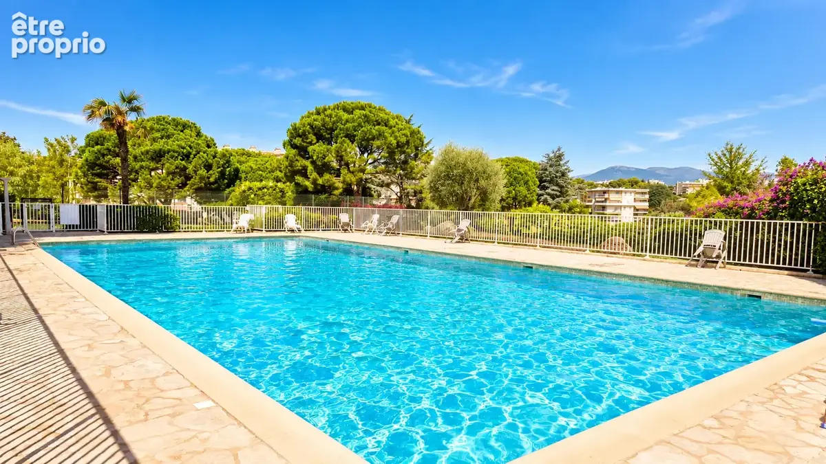 Antibes F2 de 53 m2 traversant - photo 2