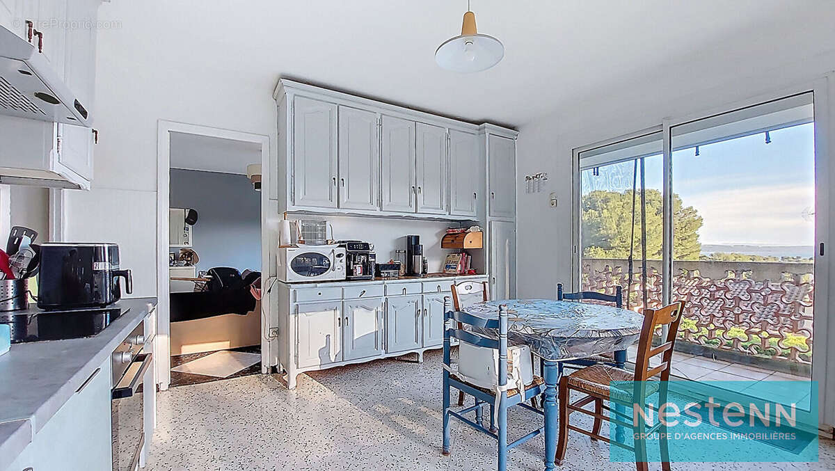 Appartement à SAINT-MITRE-LES-REMPARTS