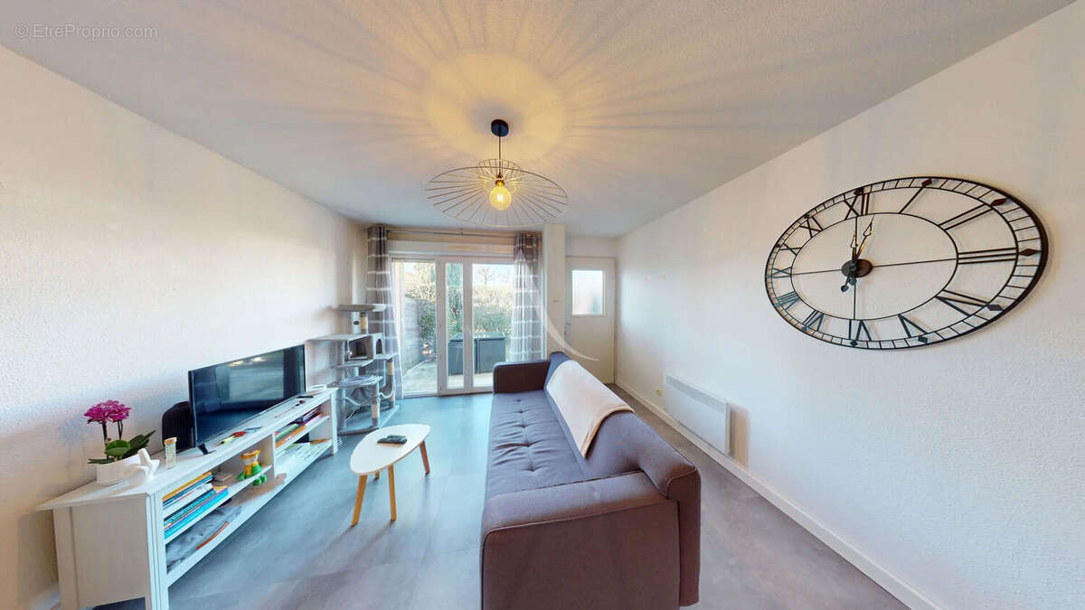 Appartement à POULX