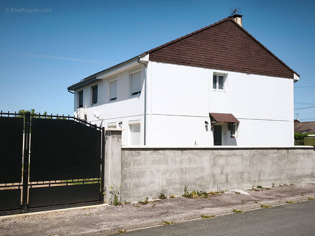 Maison à VARENNES-VAUZELLES