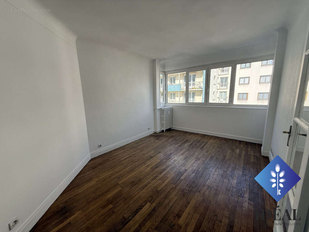 Appartement à PARIS-20E