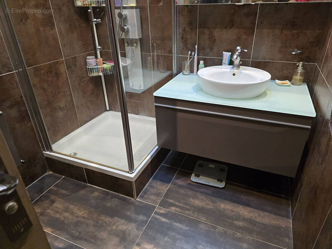 Appartement à COURBEVOIE