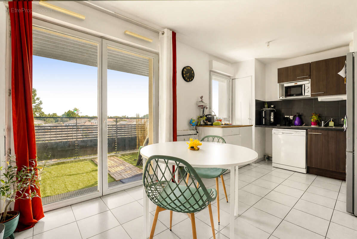 En exclusivité !  Appartement T3 de 73 m2 situé au 3ᵉ étage, dans le quartier du Grand Selve. - photo 4