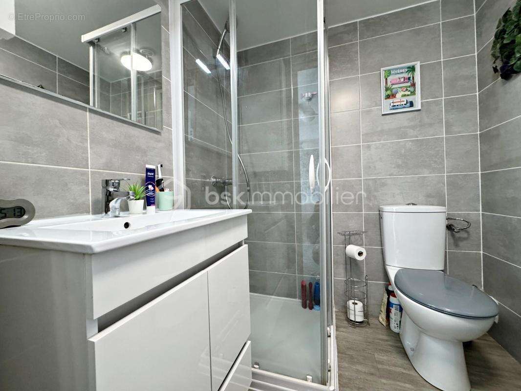 Dpt var - hyeres les palmiers centre - t1 bis de 28 m² - 4 eme etage avec ascenseur - photo 9