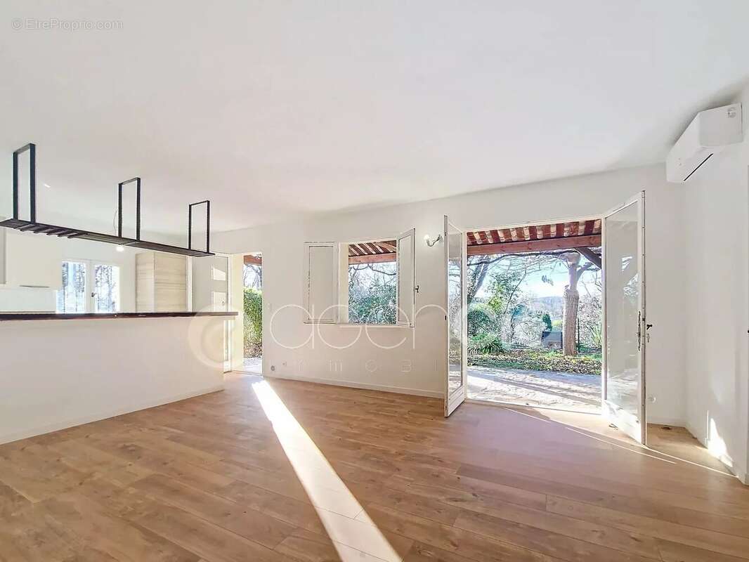 Appartement à VALBONNE