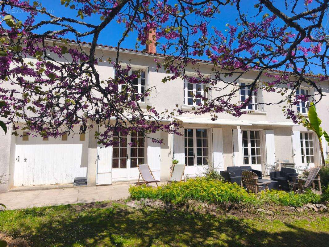 Maison à NANTEUIL-EN-VALLEE