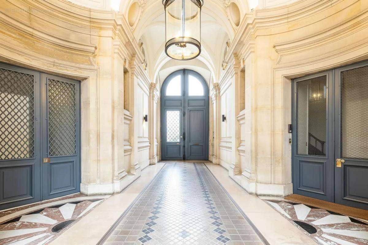 Appartement à PARIS-17E