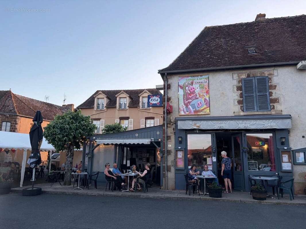 Commerce à CHAILLAC