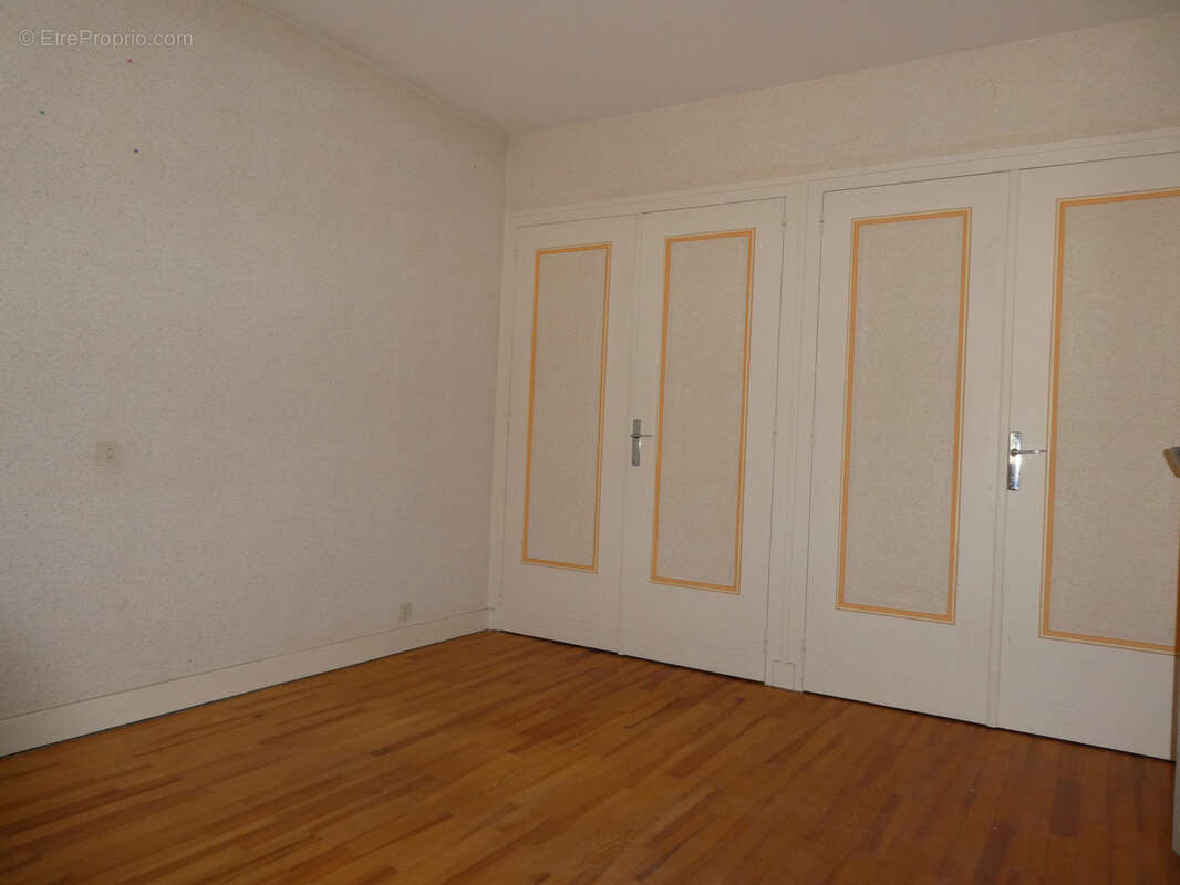 Maison à CHAMBOST-LONGESSAIGNE