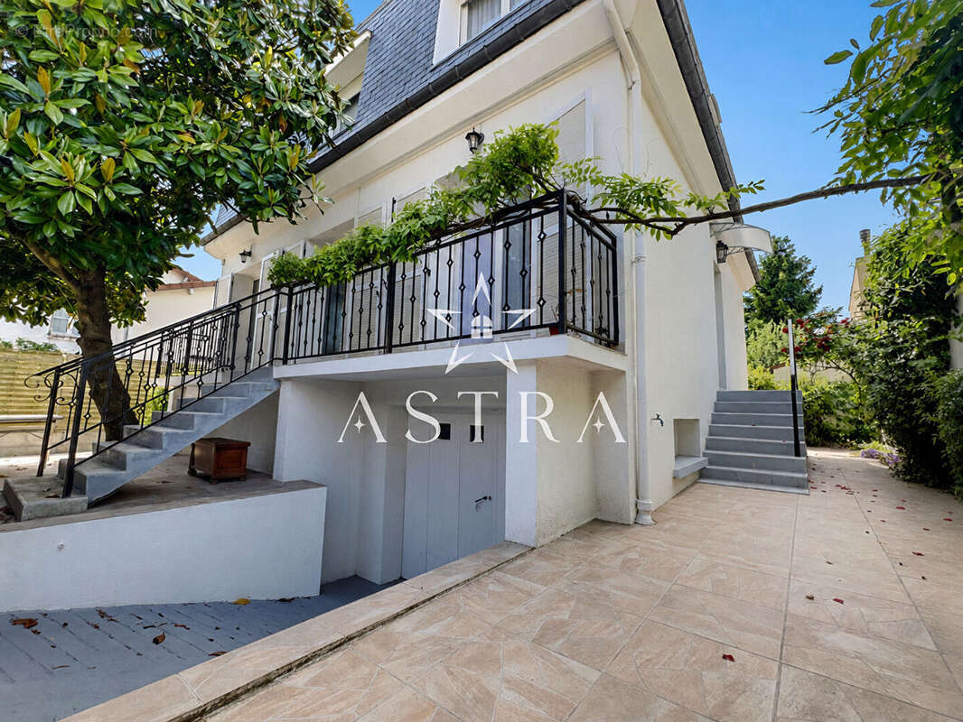 Rare à Antony - Maison d'architecte avec appartement indépendant à deux pas du Parc de Sceaux - 160 m² surface au sol - photo 4