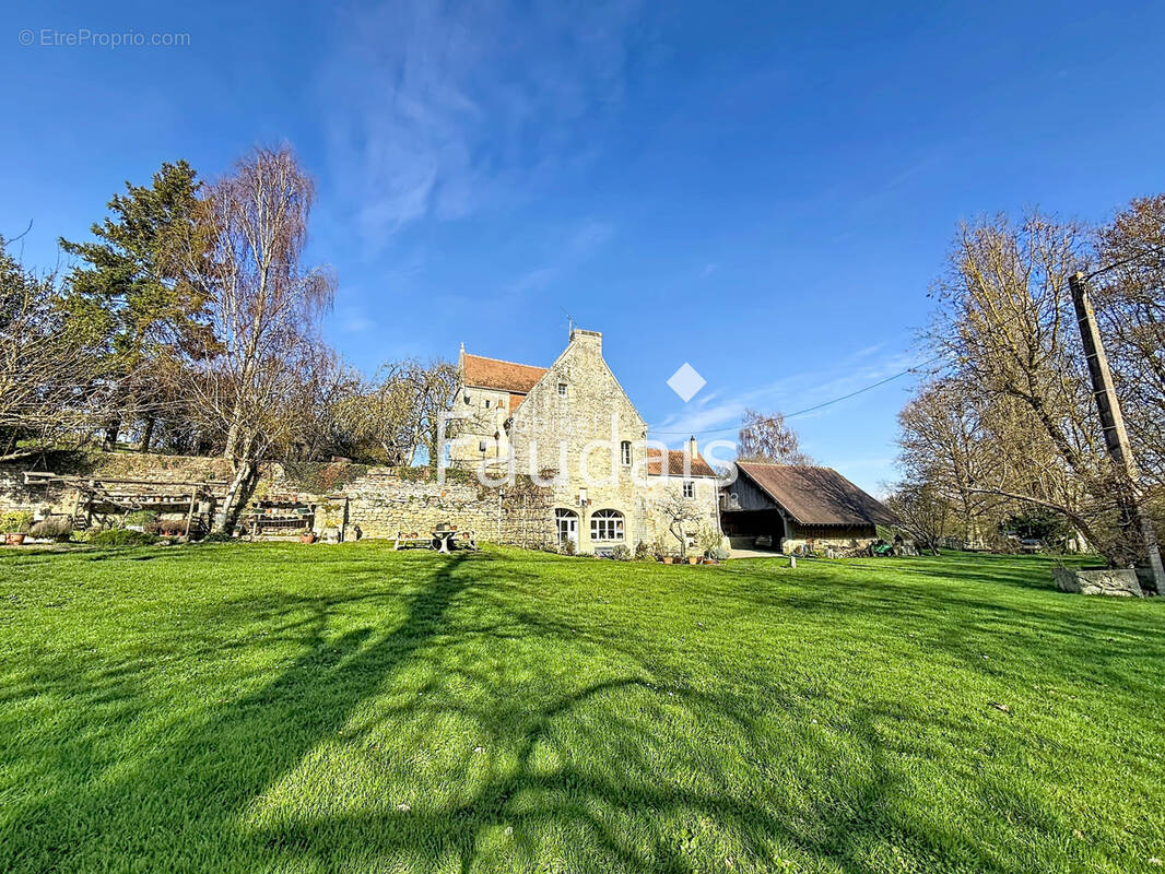 Maison à VERSAINVILLE