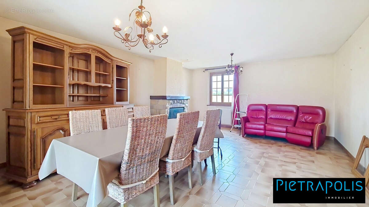 Maison 94 m² à Montmelard  - photo 2