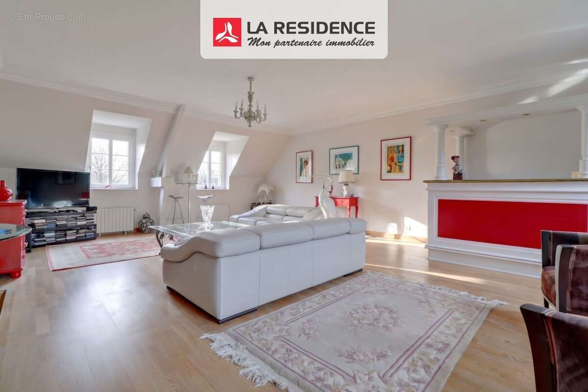 Maison à JOUY-LE-MOUTIER