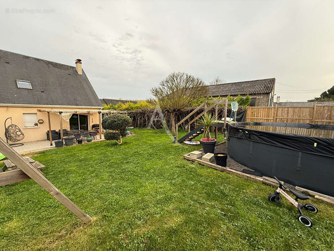 Maison à VILLEVEQUE