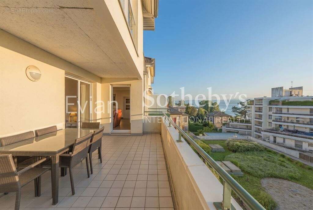 Evian centre ville appartement t4 vue lac - photo 5