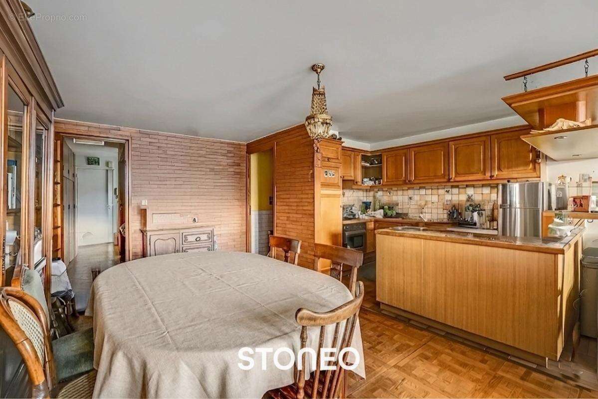 Appartement à PARIS-1E